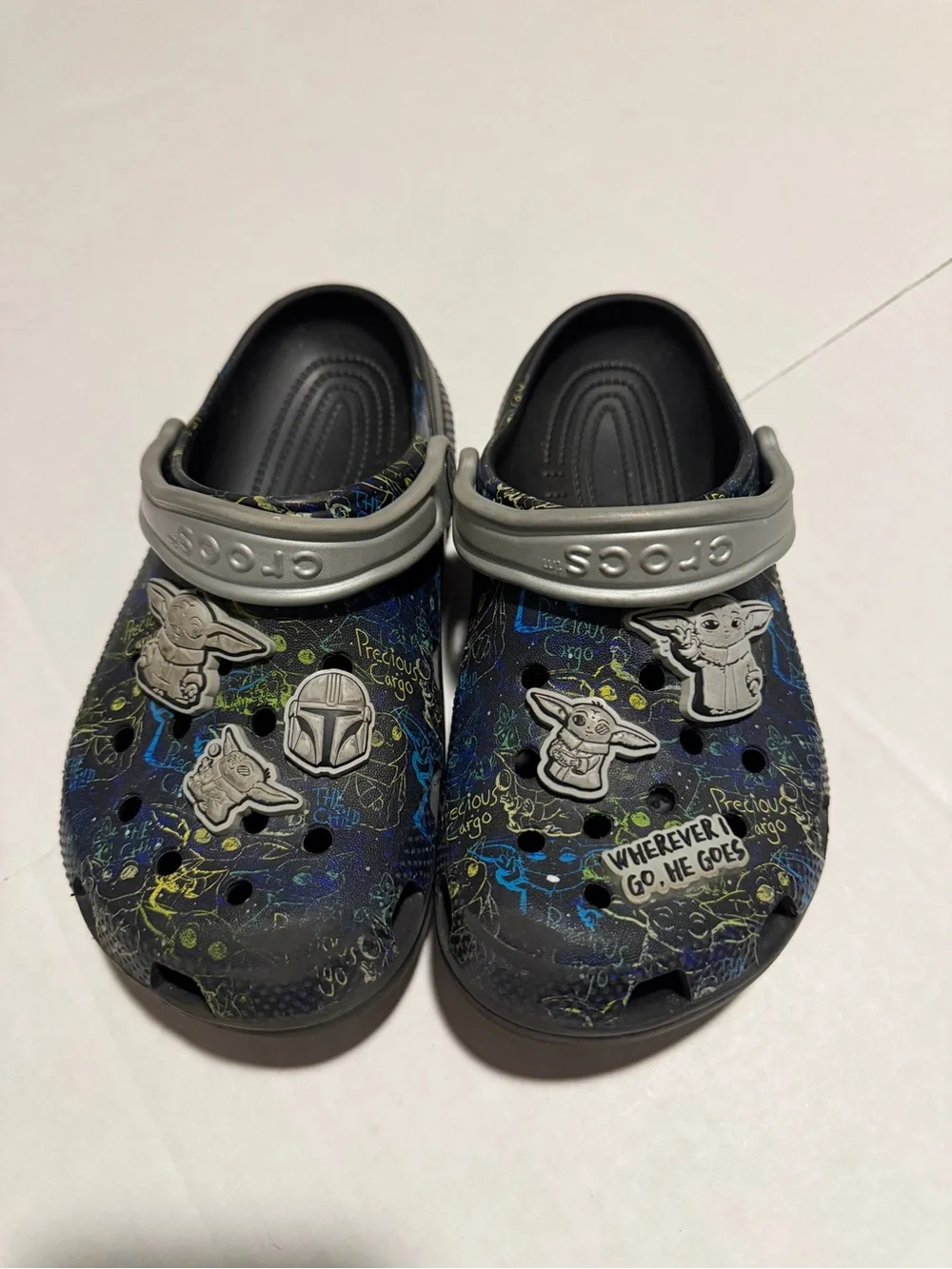 Crocs Star Wars Grogu Mandalorian Kids J3 Black Clogs w/ Jibbitz